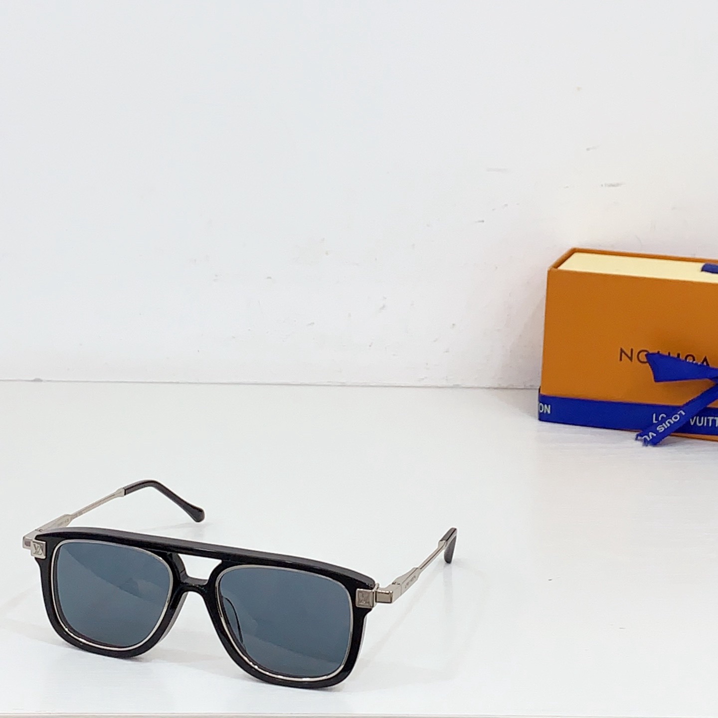 L*ouis V*uitton Glasses