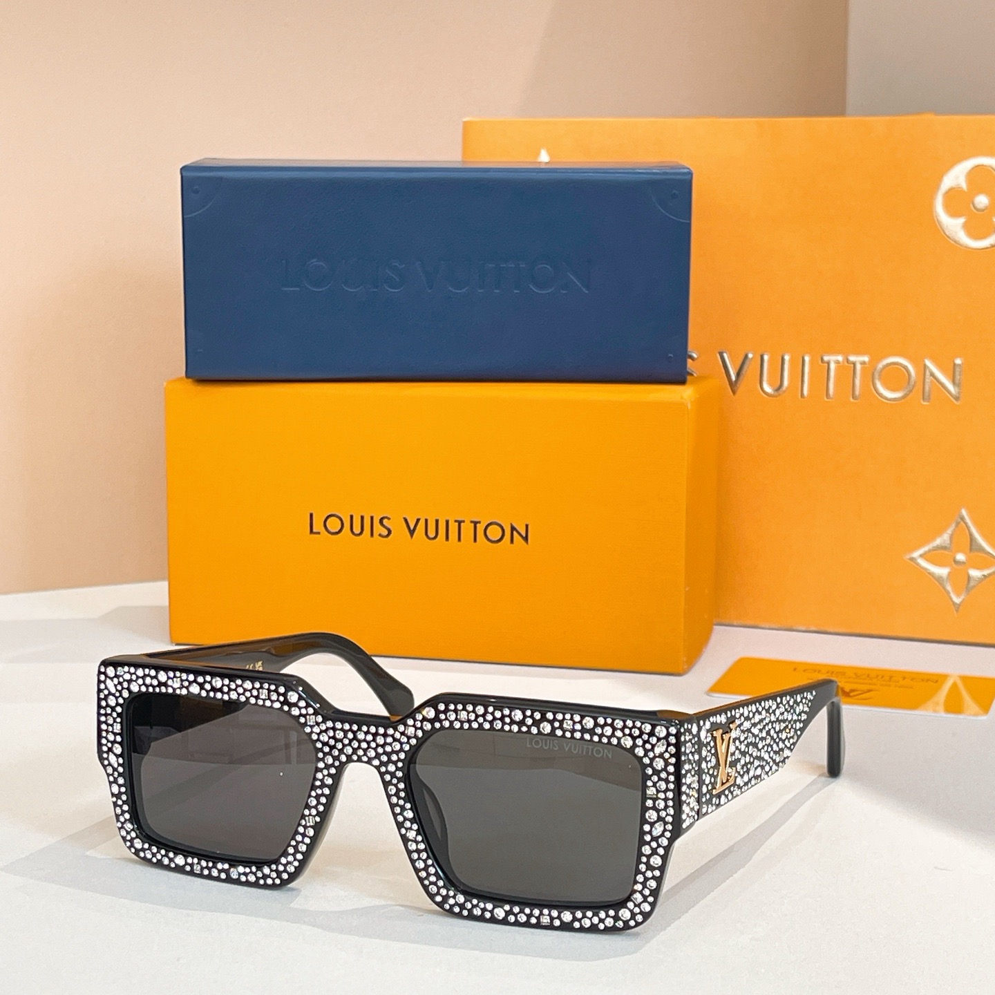 L*ouis V*uitton Glasses