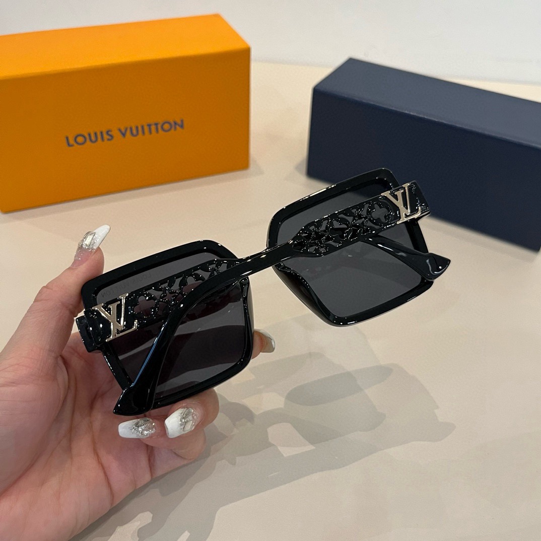 L*ouis V*uitton Glasses