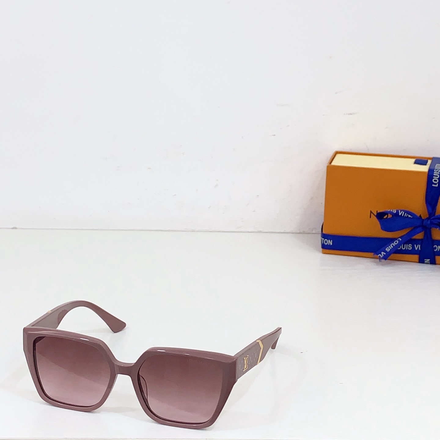 L*ouis V*uitton Glasses