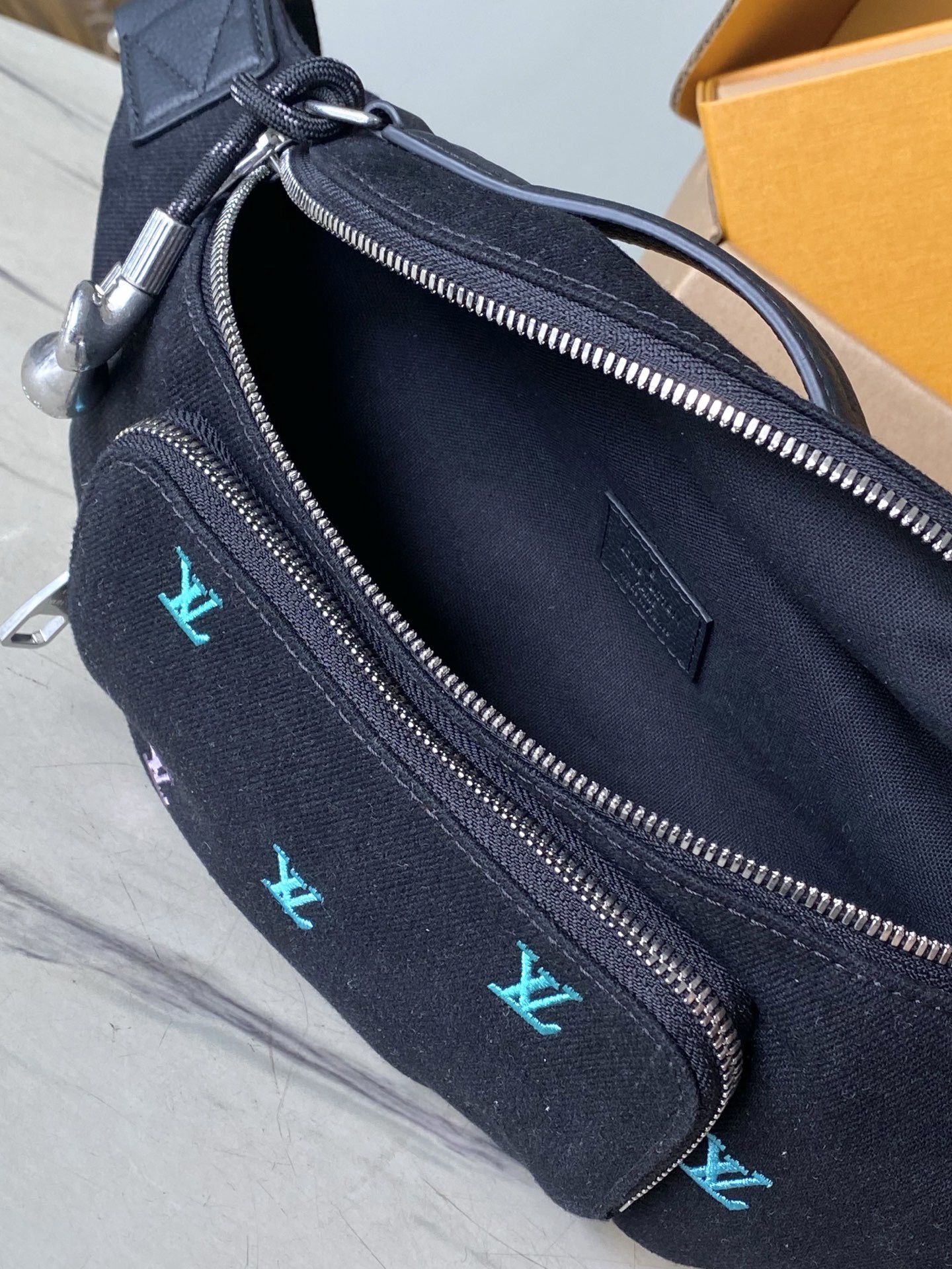 L*ouis V*uitton Top Bag