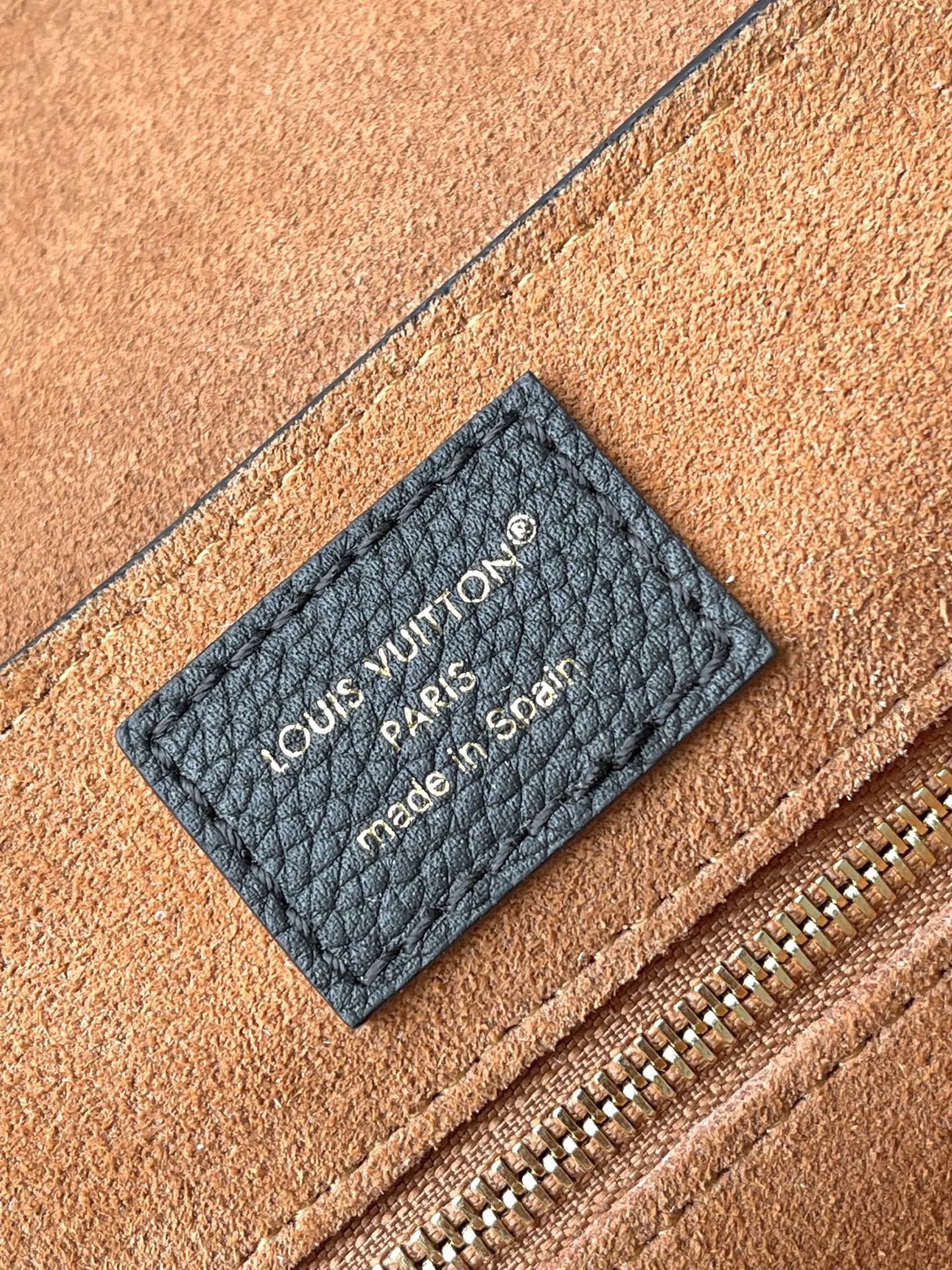 L*ouis V*uitton Top Bag