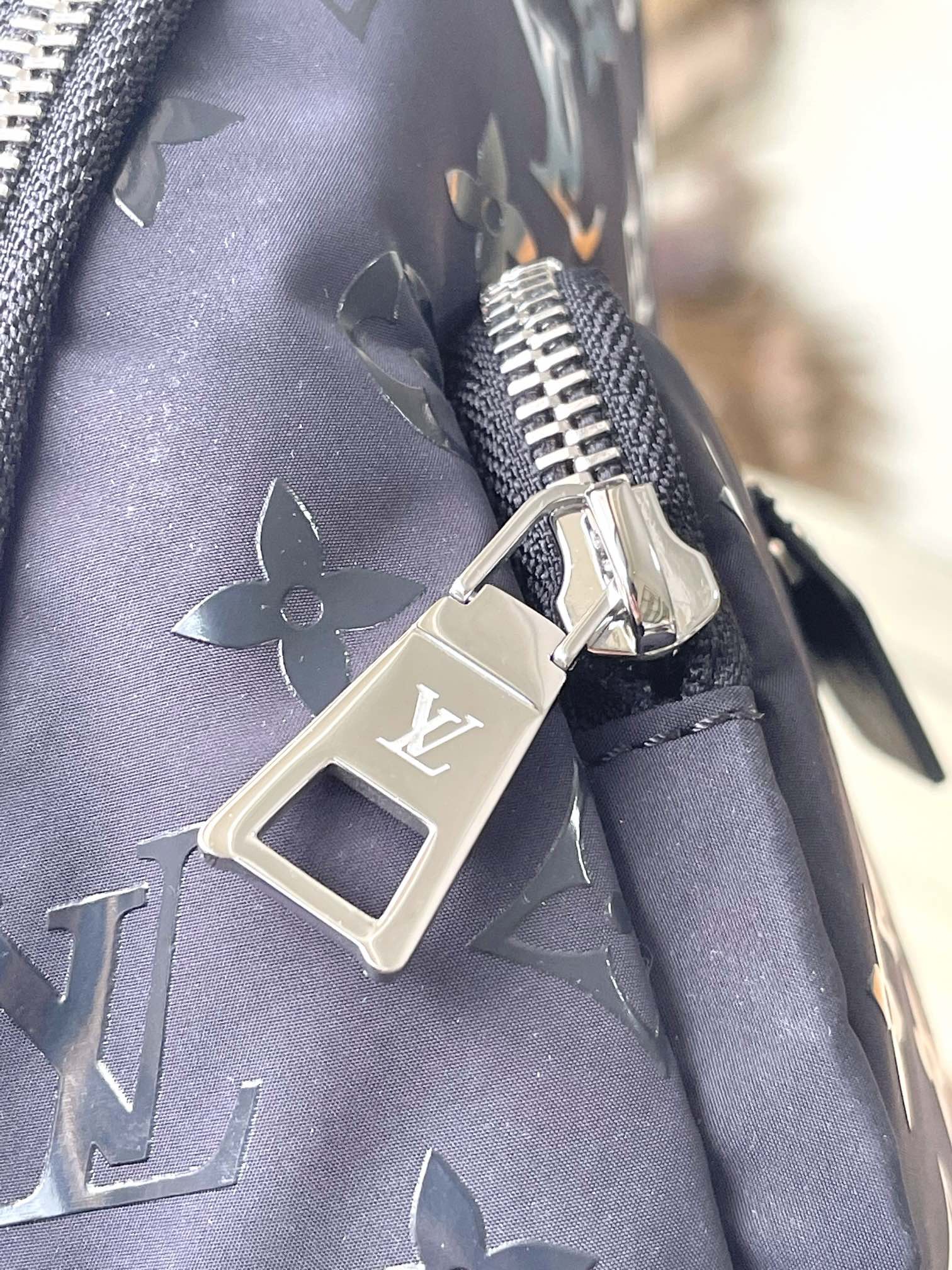 L*ouis V*uitton Top Bag