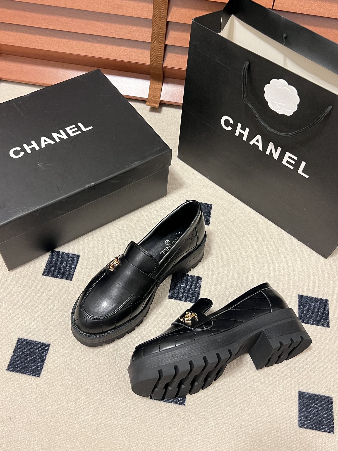 Women Top Quality C*hanel shoes