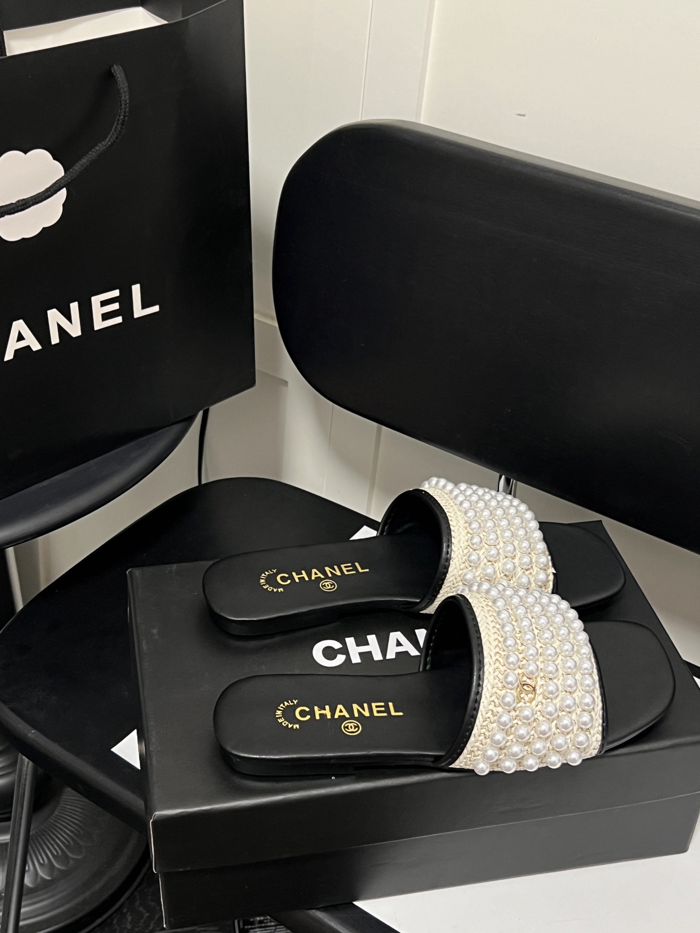 Women Top Quality C*hanel shoes