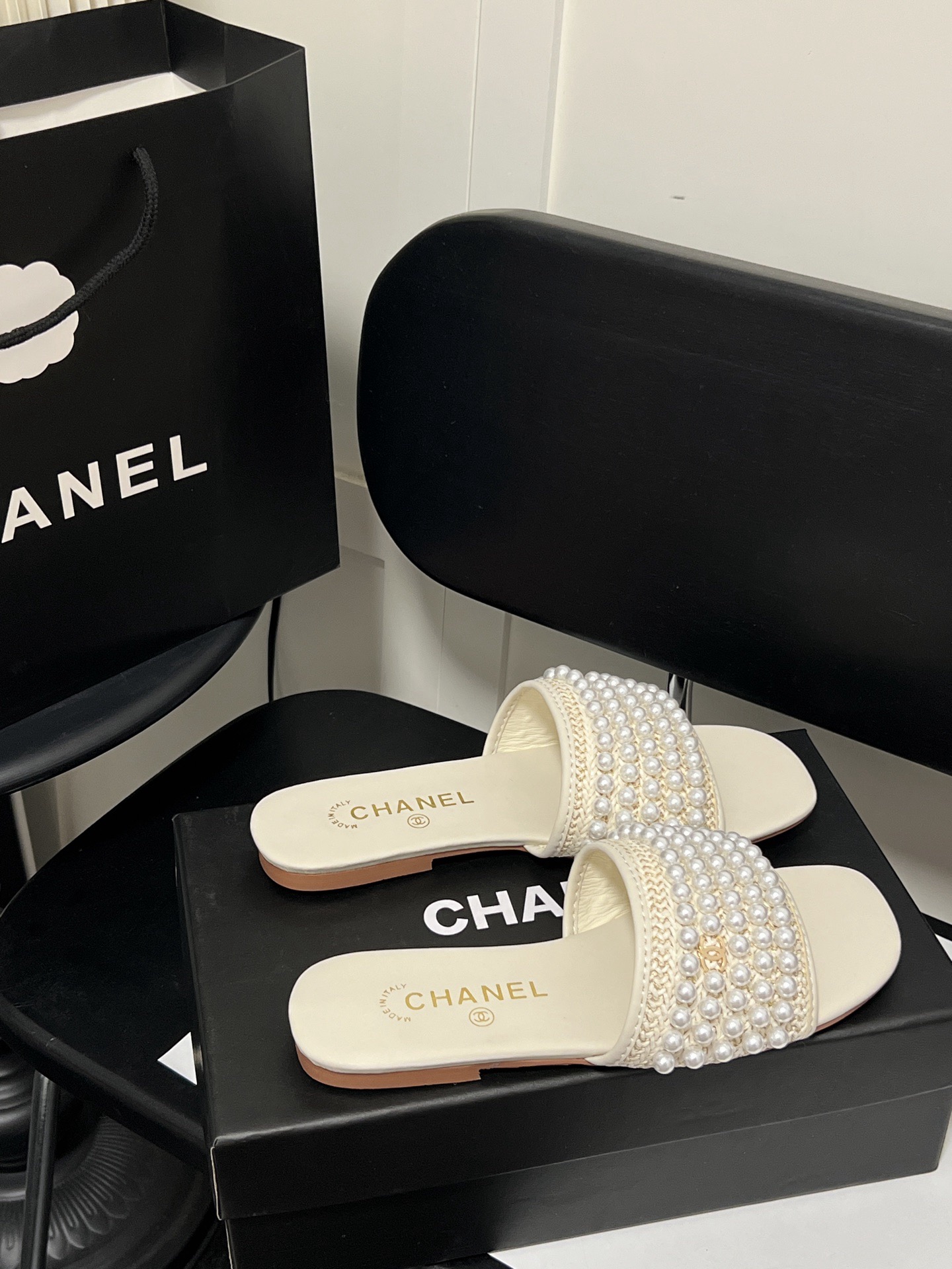 Women Top Quality C*hanel shoes