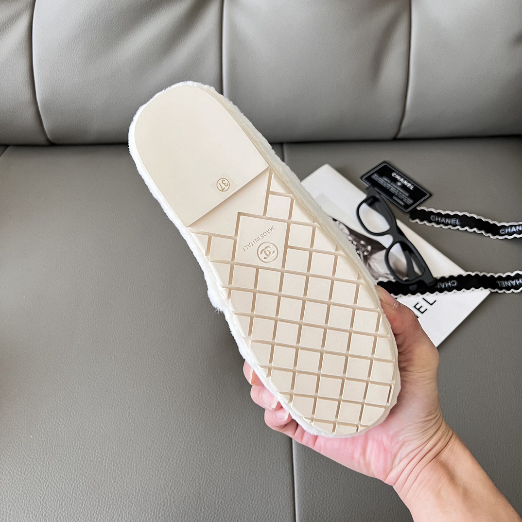 Women Top Quality C*hanel shoes