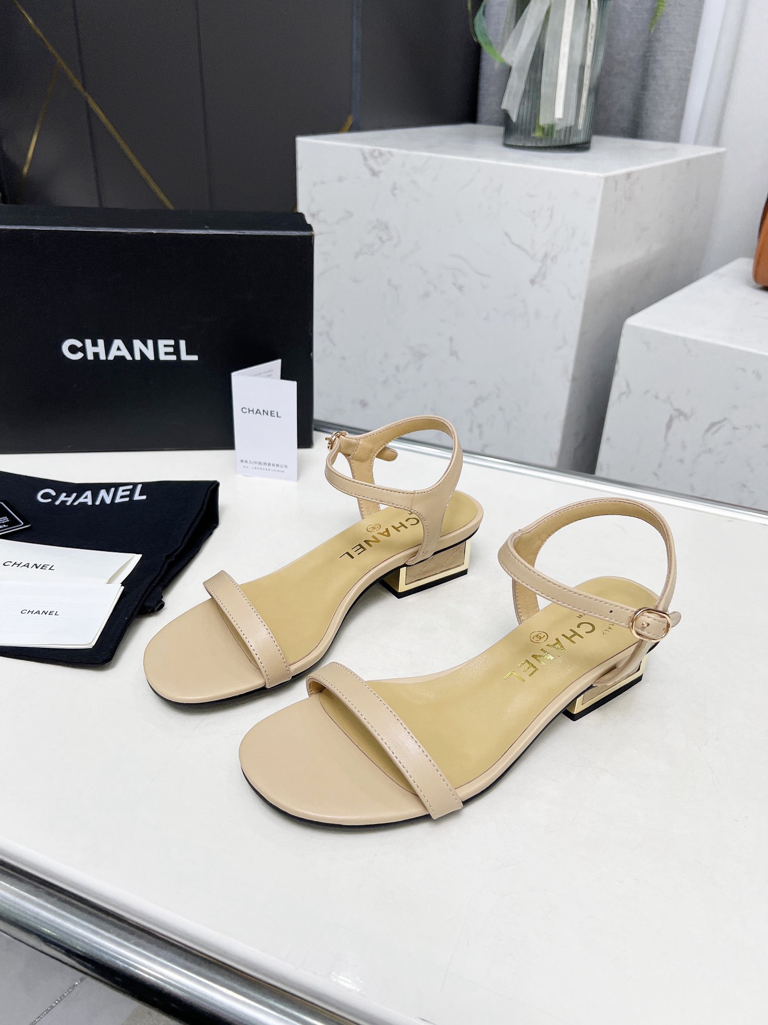 Women Top Quality C*hanel shoes