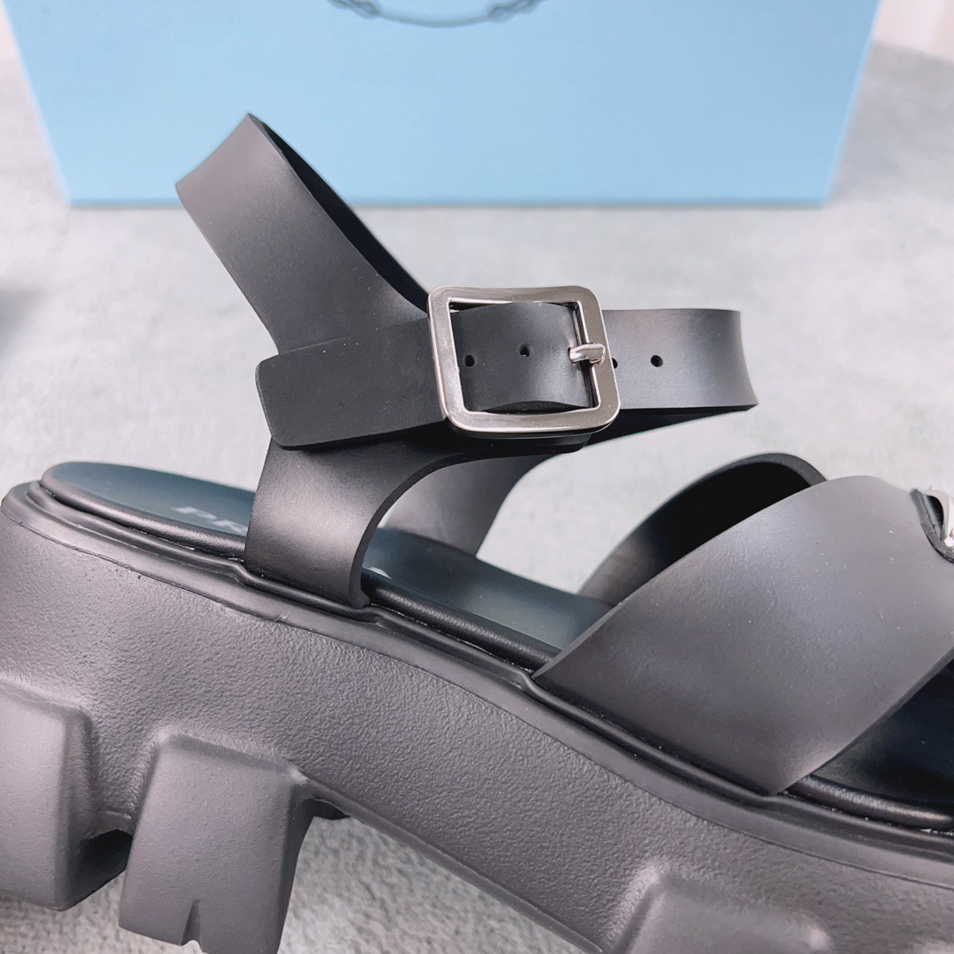 Women Top Quality P*rada shoes