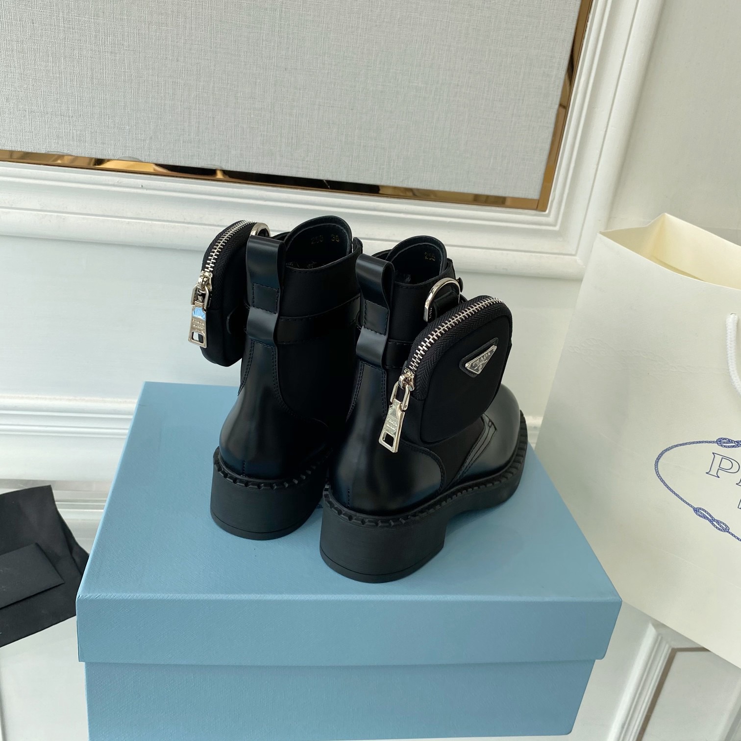 Women Top Quality P*rada shoes