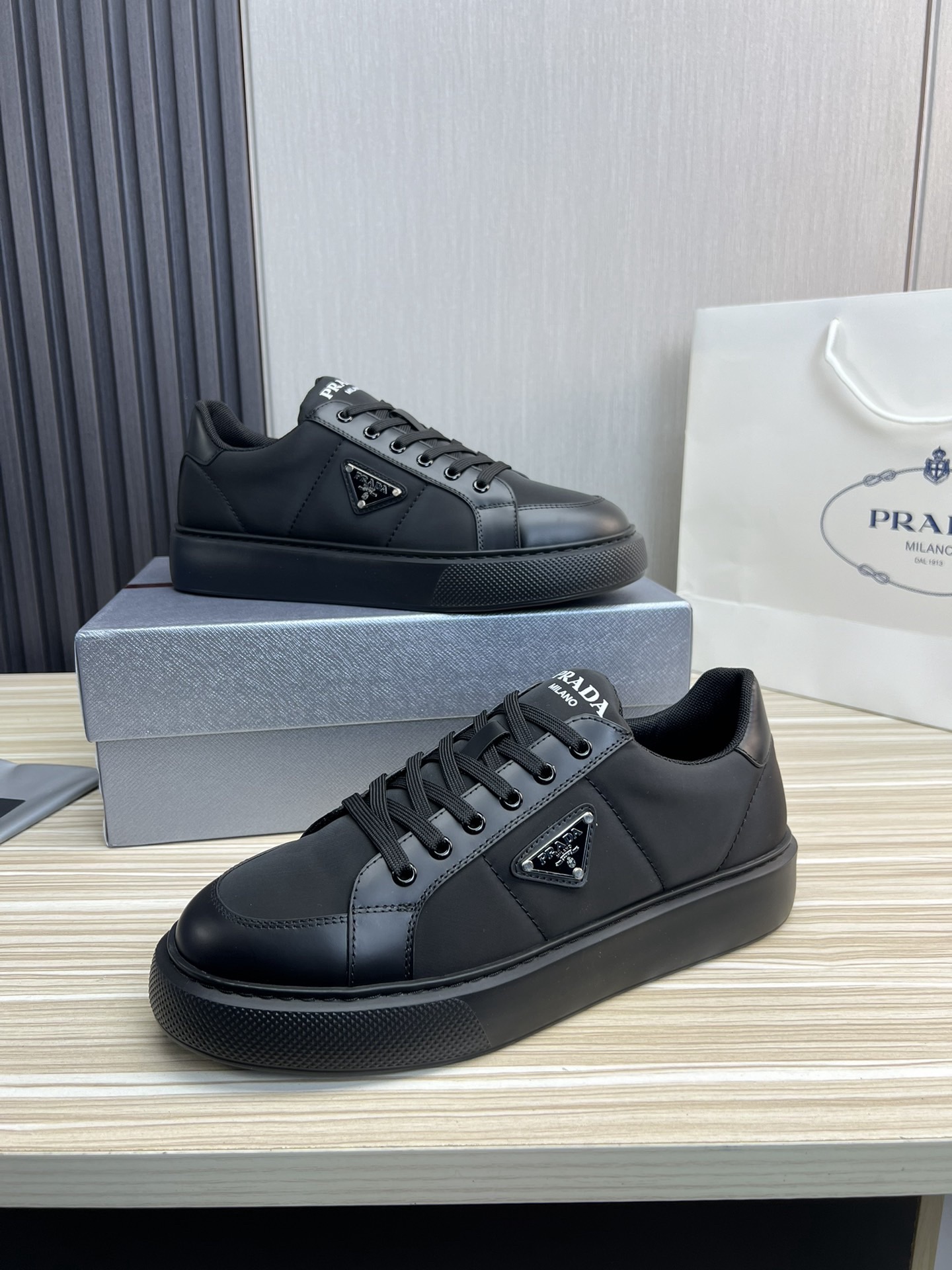 Women Men Top Quality P*rada shoes