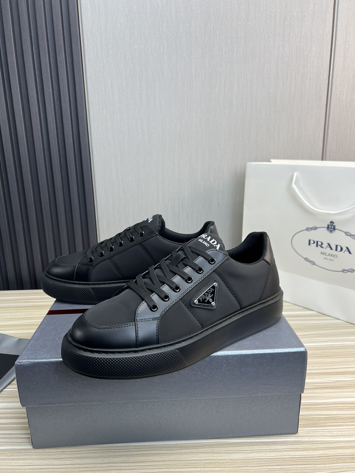 Women Men Top Quality P*rada shoes