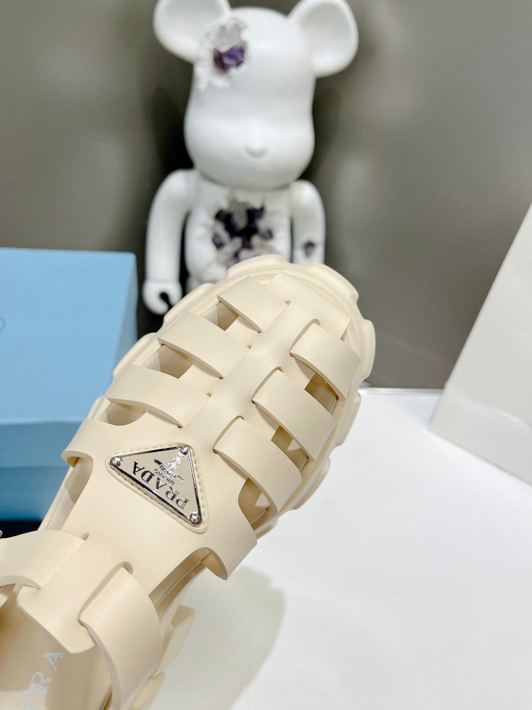 Women Top Quality P*rada shoes