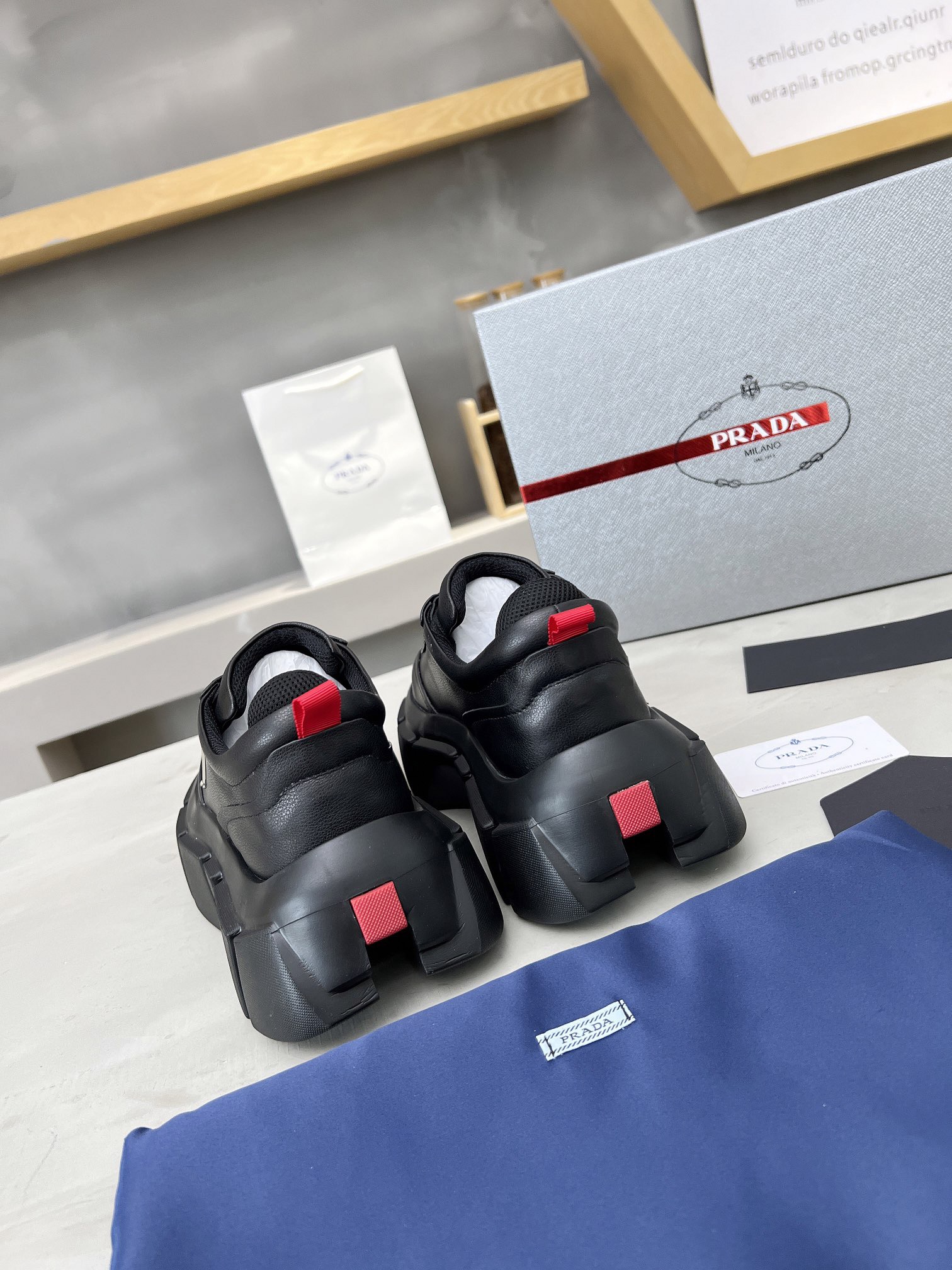 Women Top Quality P*rada shoes