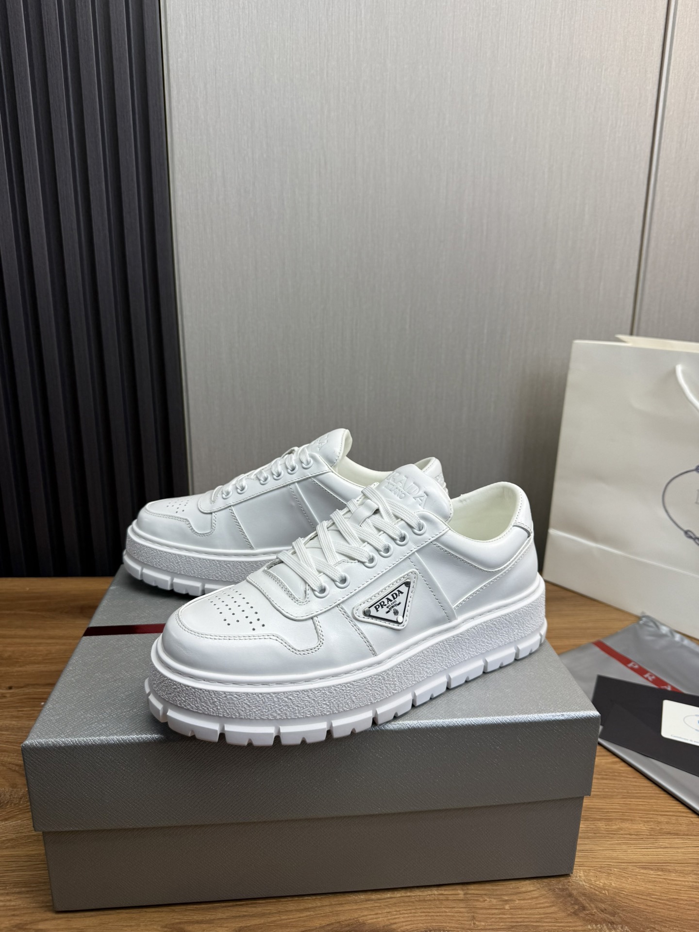 Women Men Top Quality P*rada shoes