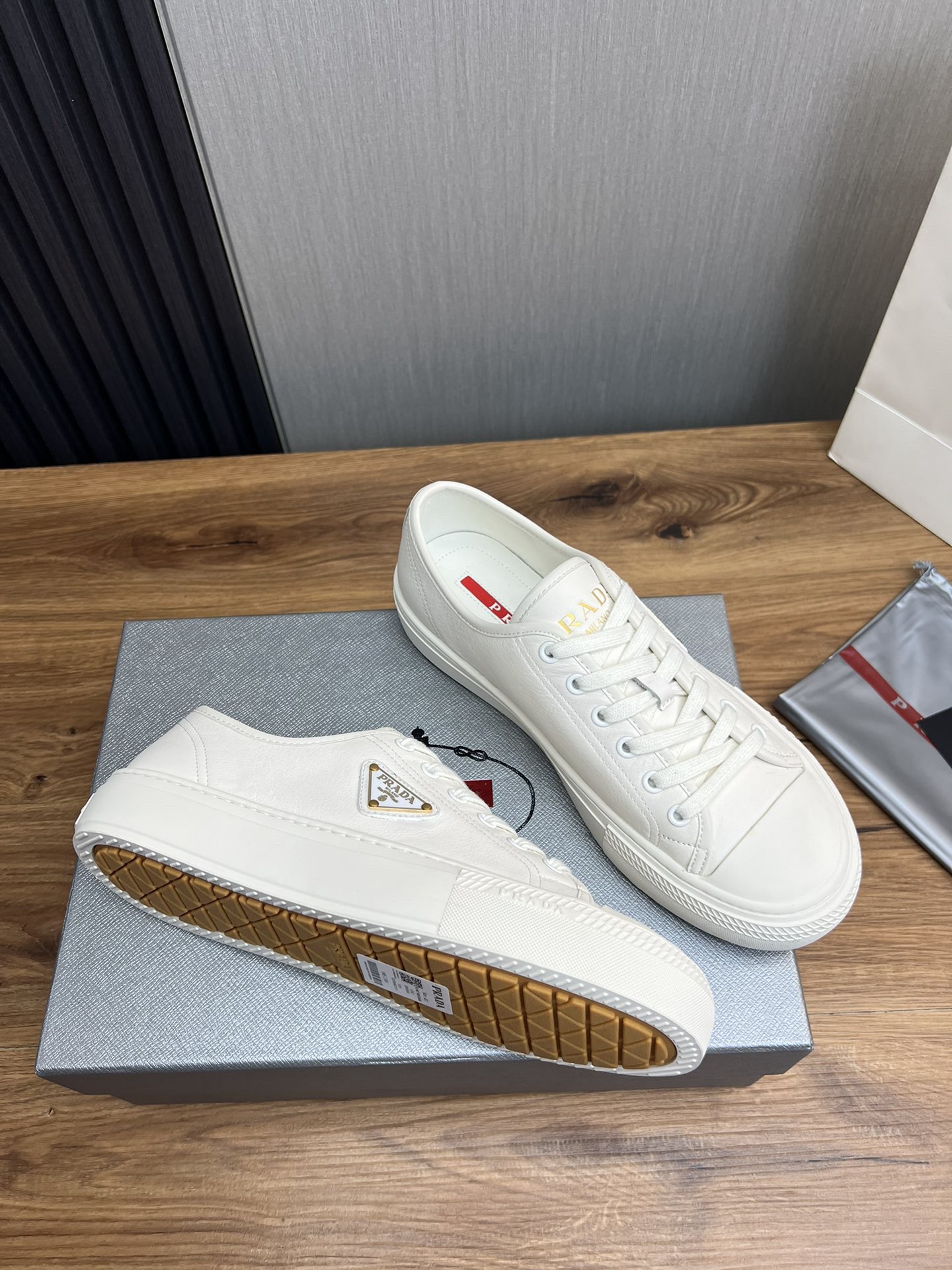 Women Men Top Quality P*rada shoes