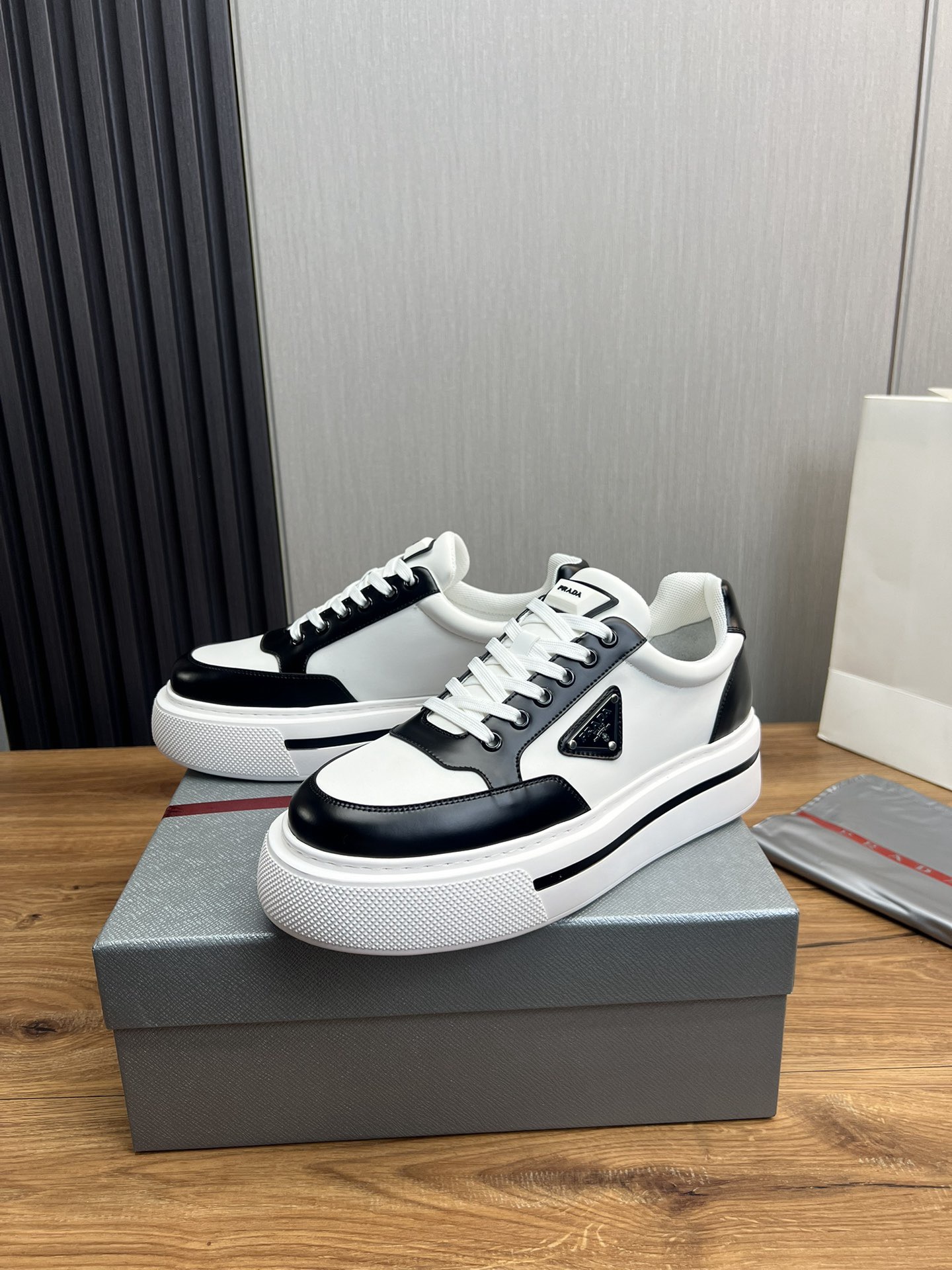 Women Men Top Quality P*rada shoes