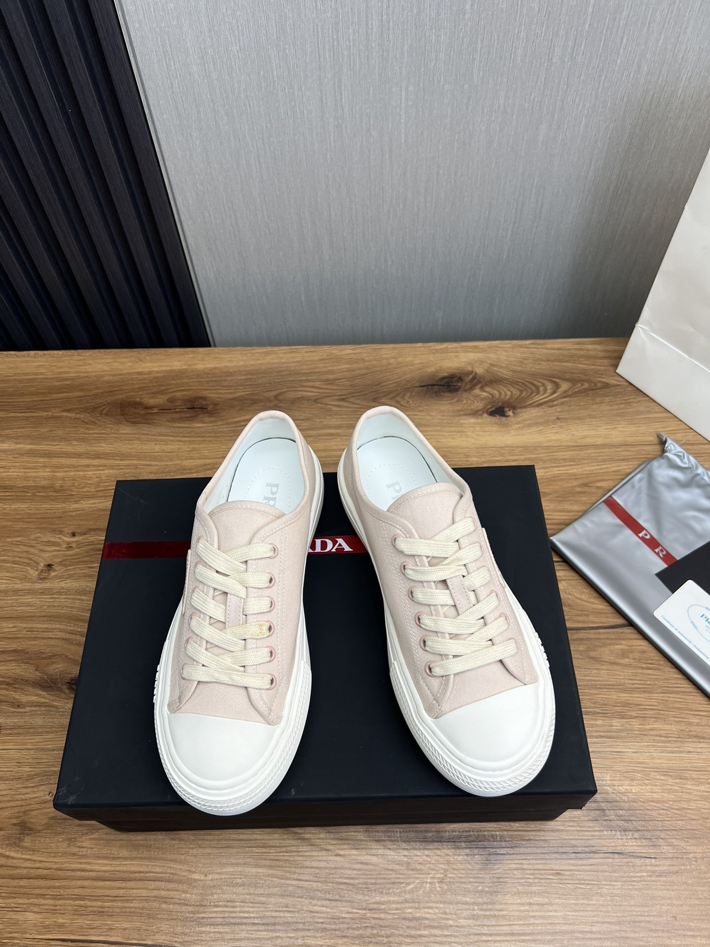 Women Men Top Quality P*rada shoes