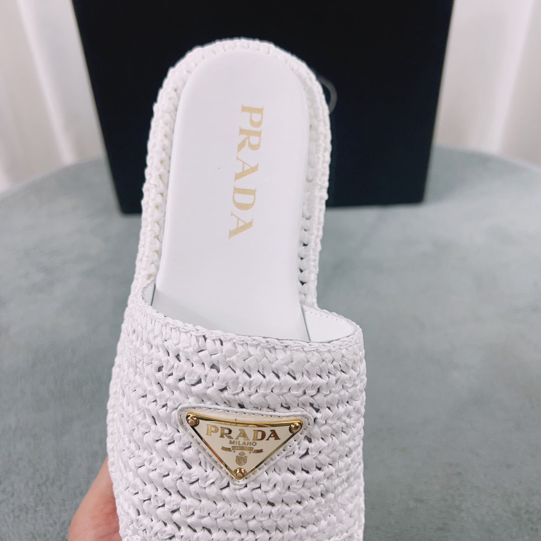 Women Top Quality P*rada shoes