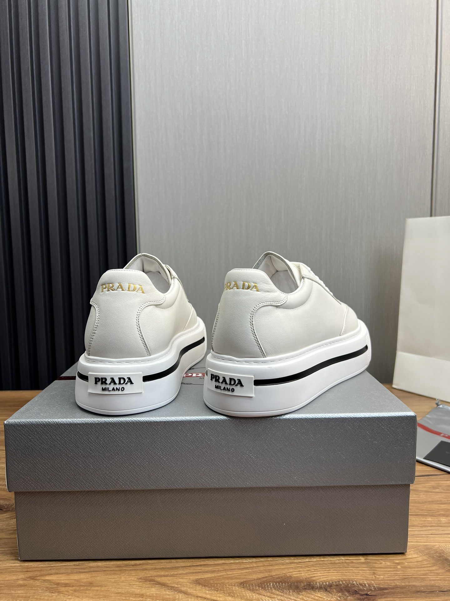 Women Men Top Quality P*rada shoes