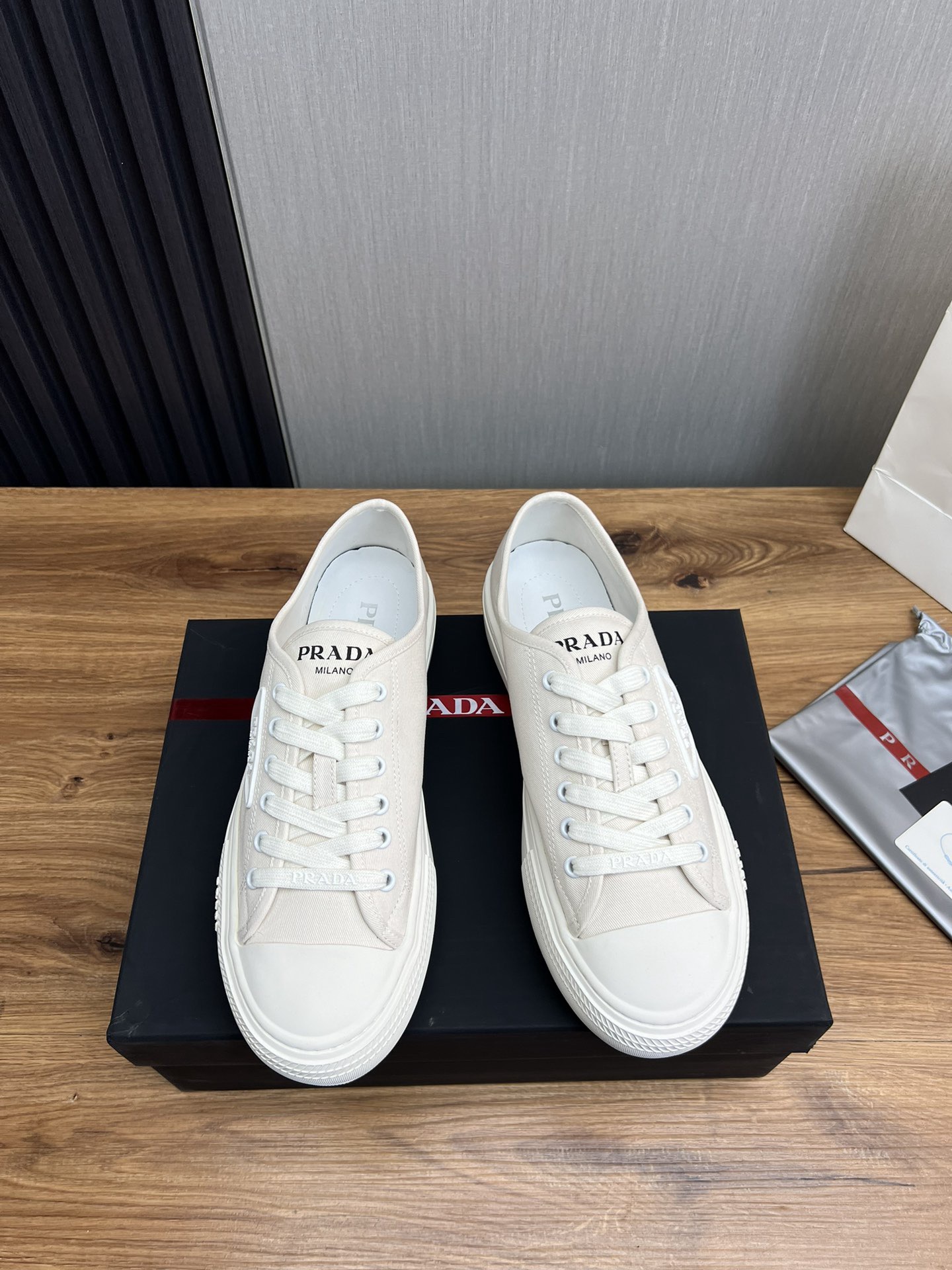 Women Men Top Quality P*rada shoes