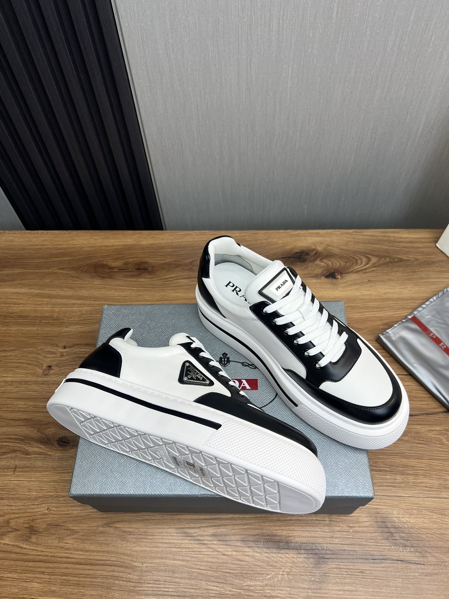 Women Men Top Quality P*rada shoes