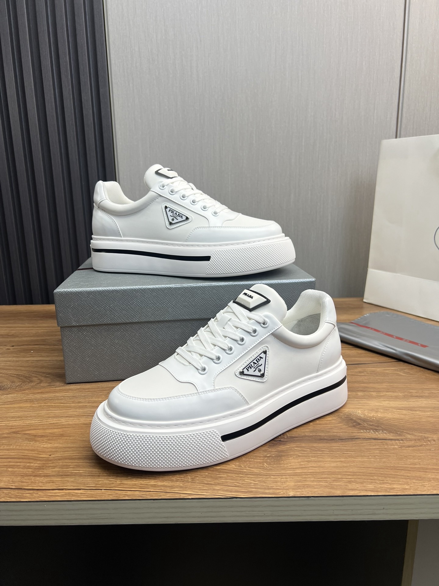 Women Men Top Quality P*rada shoes